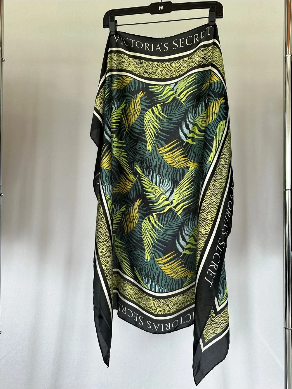 New! Victoria's Secret Black, Green & Yellow Tropical Leaf Scarf NWT 35x35”